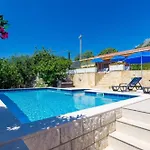 Three Bedroom Home, Pool , Sauna, Terrace