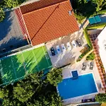 Three Bedroom Home, Pool , Sauna, Terrace بيت للعطل
