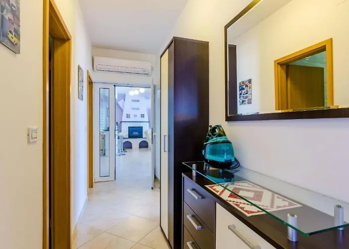 Three Bedroom Home, Pool , Sauna, Terrace Casa vacanze