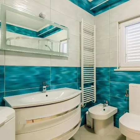 Feriehus Three Bedroom Home, Pool , Sauna, Terrace Gruda