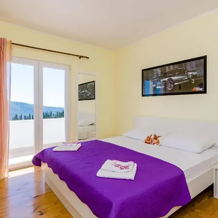 Three Bedroom Home, Pool , Sauna, Terrace Gruda