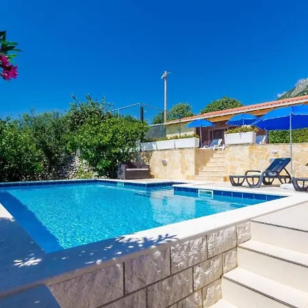 Three Bedroom Home, Pool , Sauna, Terrace