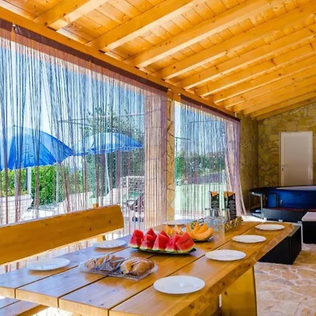 Three Bedroom Home, Pool , Sauna, Terrace