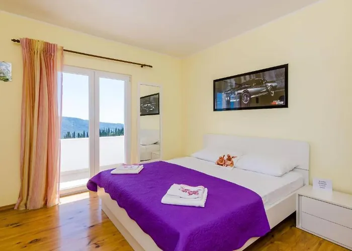 Three Bedroom Home, Pool , Sauna, Terrace Груда